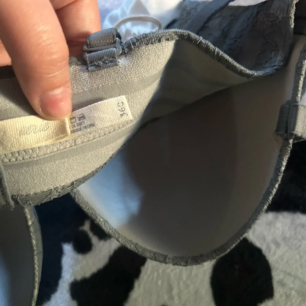 Four bras - Picture 3 of 11